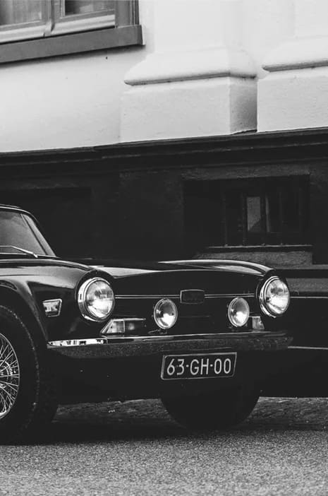 VINTAGE CAR